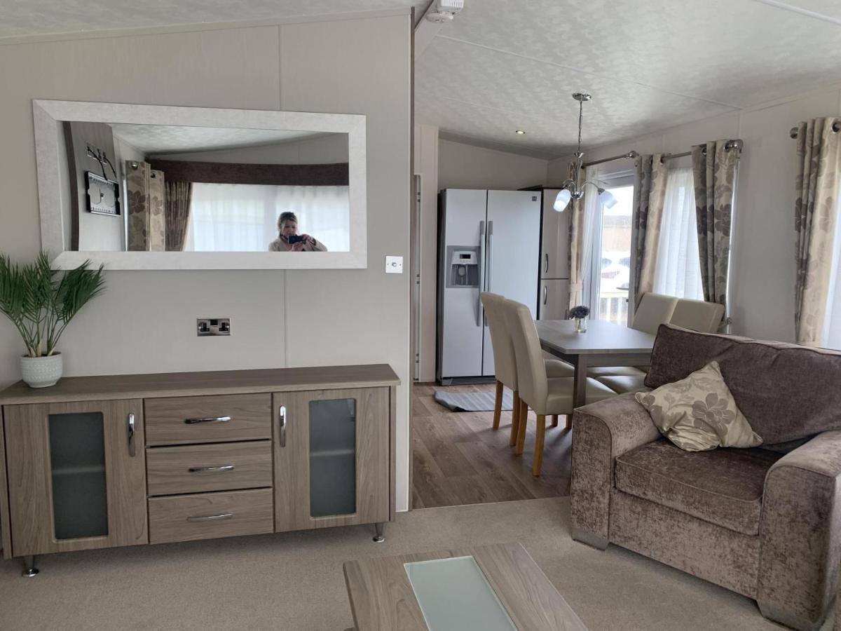 Beautiful 6 Berth Caravan By The Beach In Suffolk Ref 40076Nd Lowestoft Esterno foto