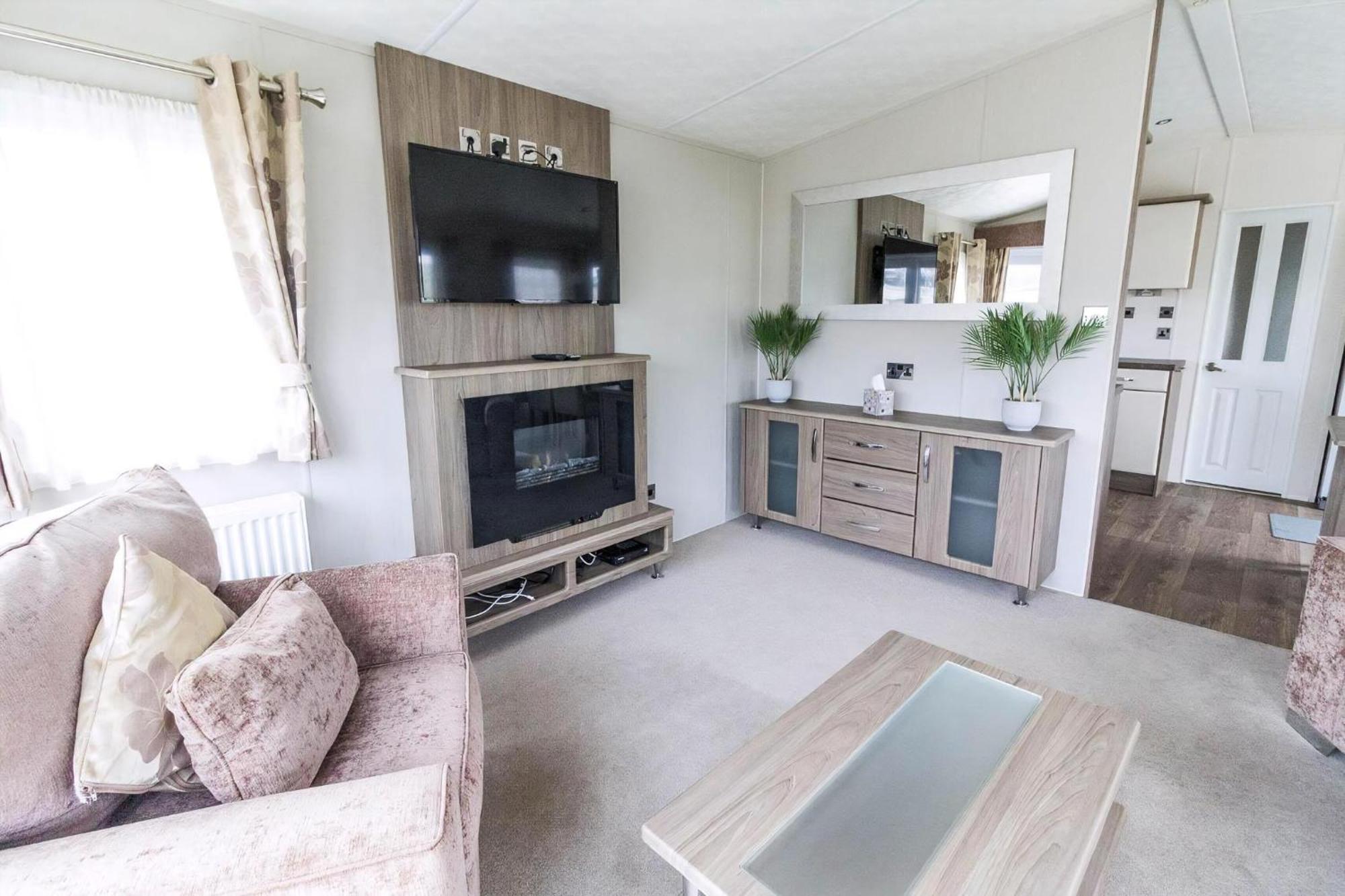 Beautiful 6 Berth Caravan By The Beach In Suffolk Ref 40076Nd Lowestoft Esterno foto