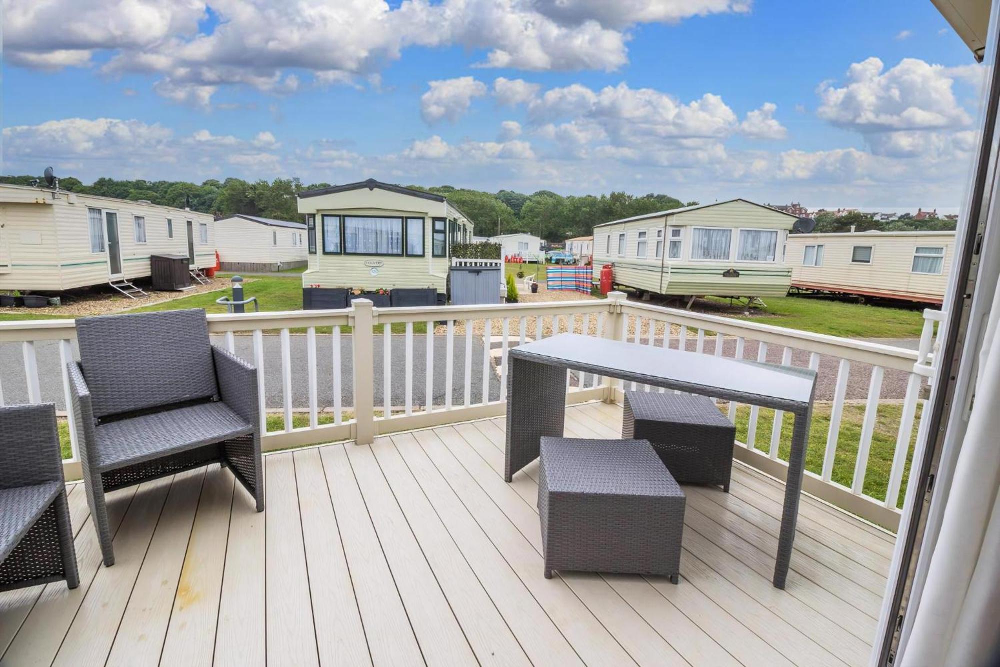 Beautiful 6 Berth Caravan By The Beach In Suffolk Ref 40076Nd Lowestoft Esterno foto