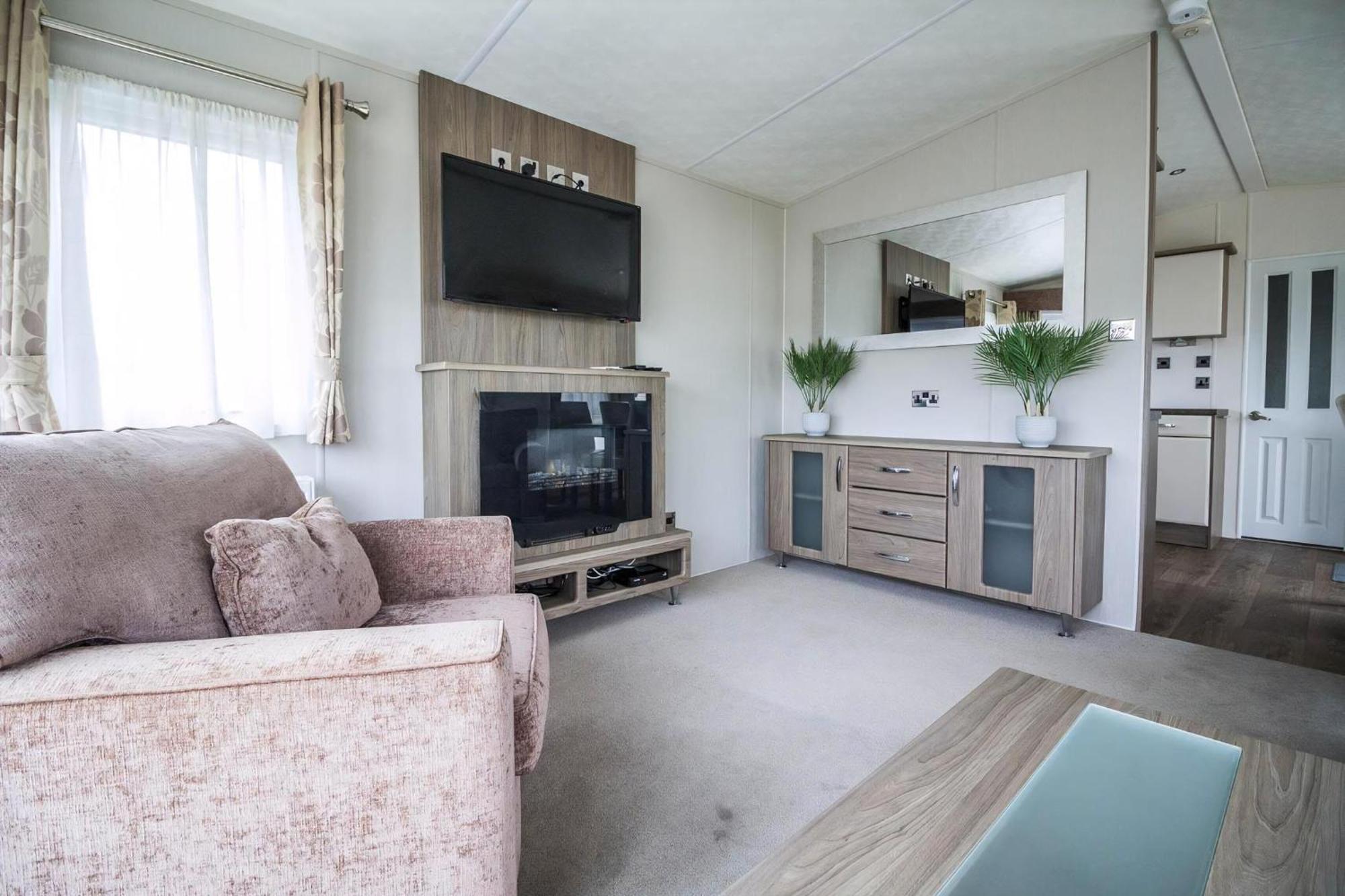 Beautiful 6 Berth Caravan By The Beach In Suffolk Ref 40076Nd Lowestoft Esterno foto
